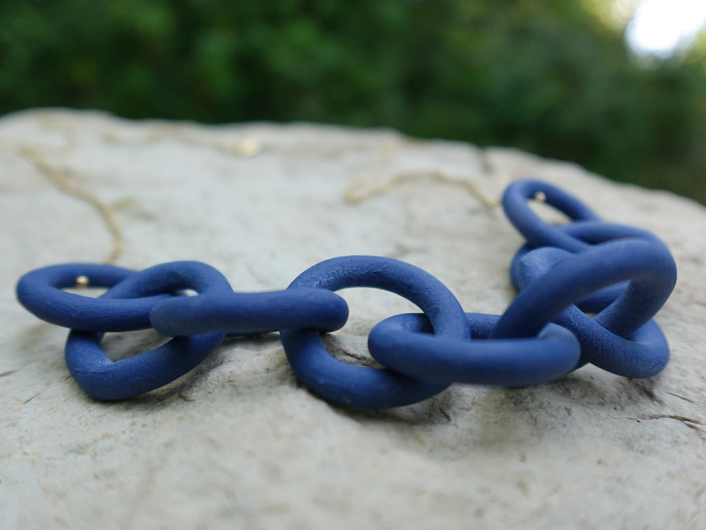 Solace Chain Necklace in Midnight