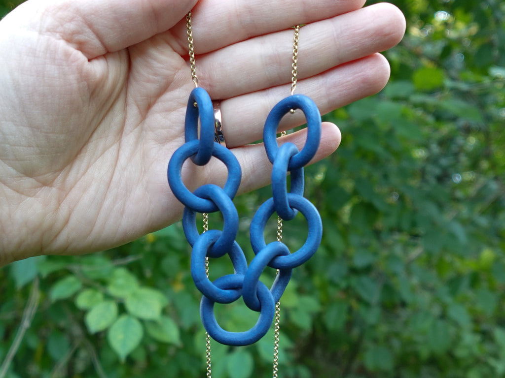 Solace Chain Necklace in Midnight